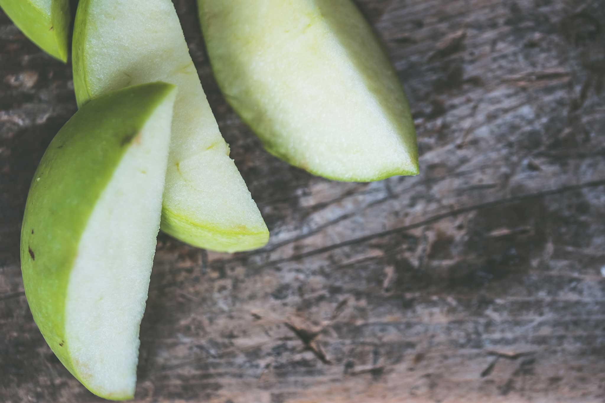 Photo of sliced green apple.