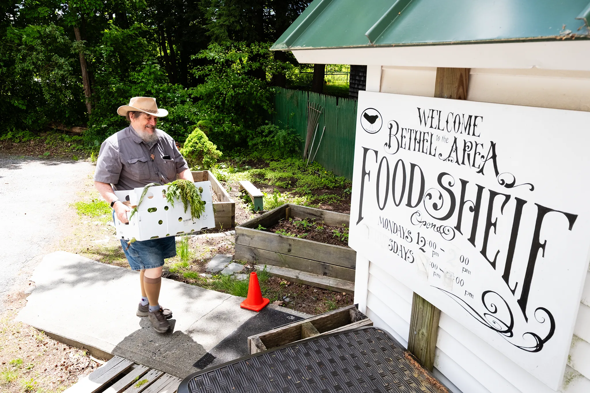 A volunteer carries a Fresh Rescue delivery for nourishing neighbors into into the Bethel Area Food Shelf.